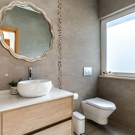 Villa House Porto Mos By Key Lagos